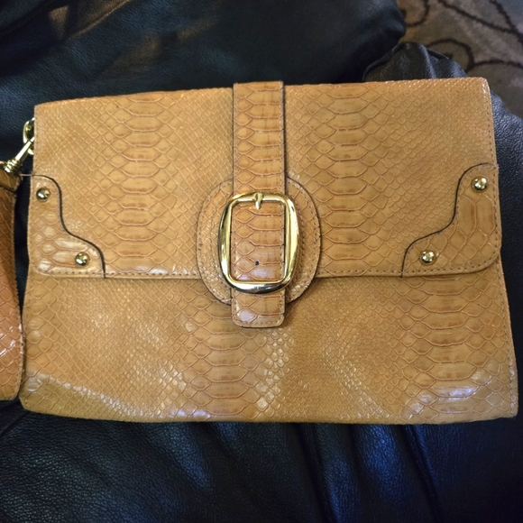 unbranded Handbags - Vintage gorgeous crocodile like & linen lined clutch